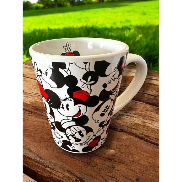 Disney Minnie Mouse Cute Ceramic Coffee Mug Cup All-Over Print Valentine’s Day ￼ - Picture 2 of 11